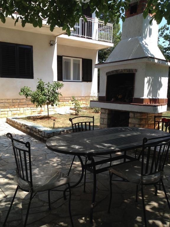 Villa Rosa With Yard And Children'S Playground Tar-Vabriga الغرفة الصورة